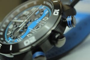Pourquoi les passionnés de voitures vintage aiment les montres mécaniques